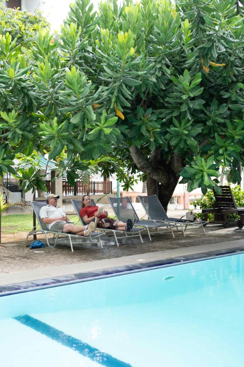 Topaz Beach Hotel Negombo Exterior foto