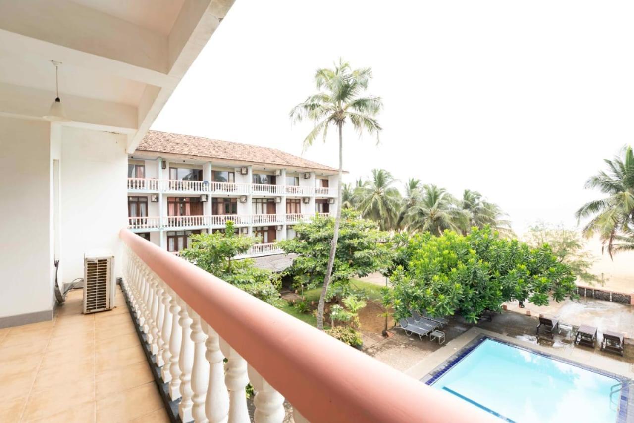 Topaz Beach Hotel Negombo Exterior foto
