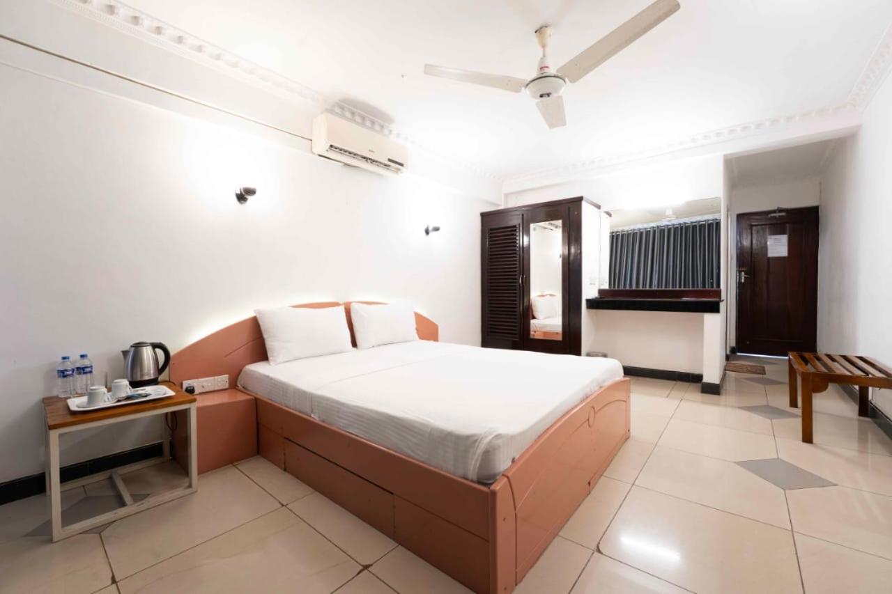 Topaz Beach Hotel Negombo Exterior foto