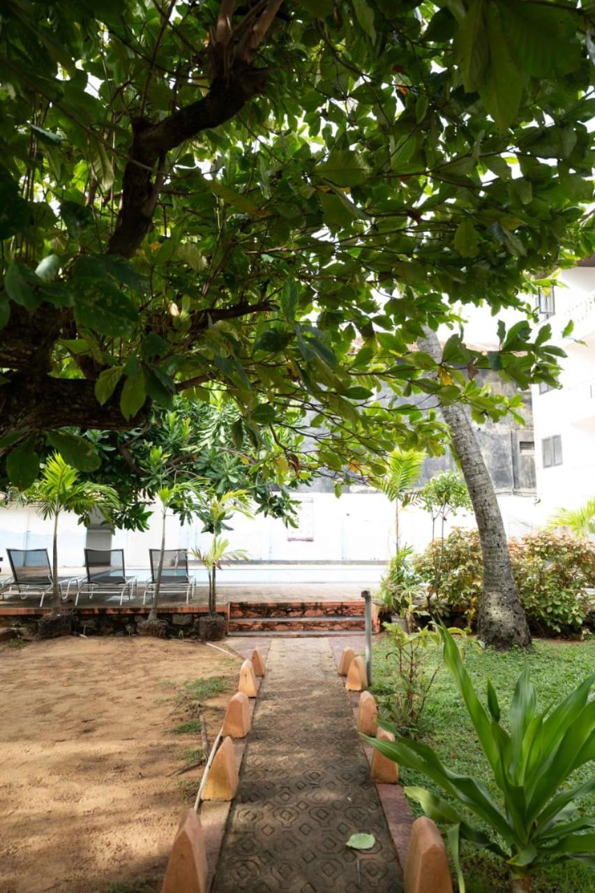 Topaz Beach Hotel Negombo Exterior foto